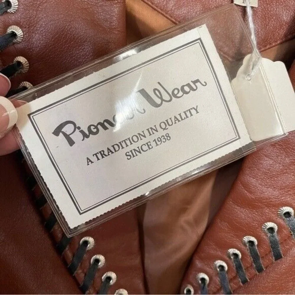 Vintage Pioneer Wear Women’s Western genuine leather jacket size Medium - Picture 8 of 12